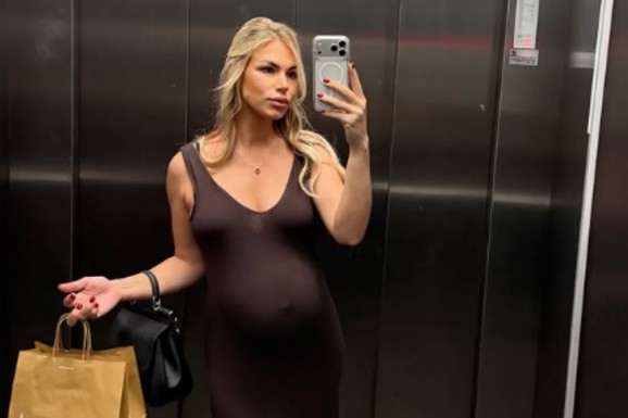 Sa 11 godina starijim pevačem čeka TREĆE DETE, a sad objavila selfi tik pred porođaj: U uskoj haljini u šopingu, sve se ocrtava (FOTO)