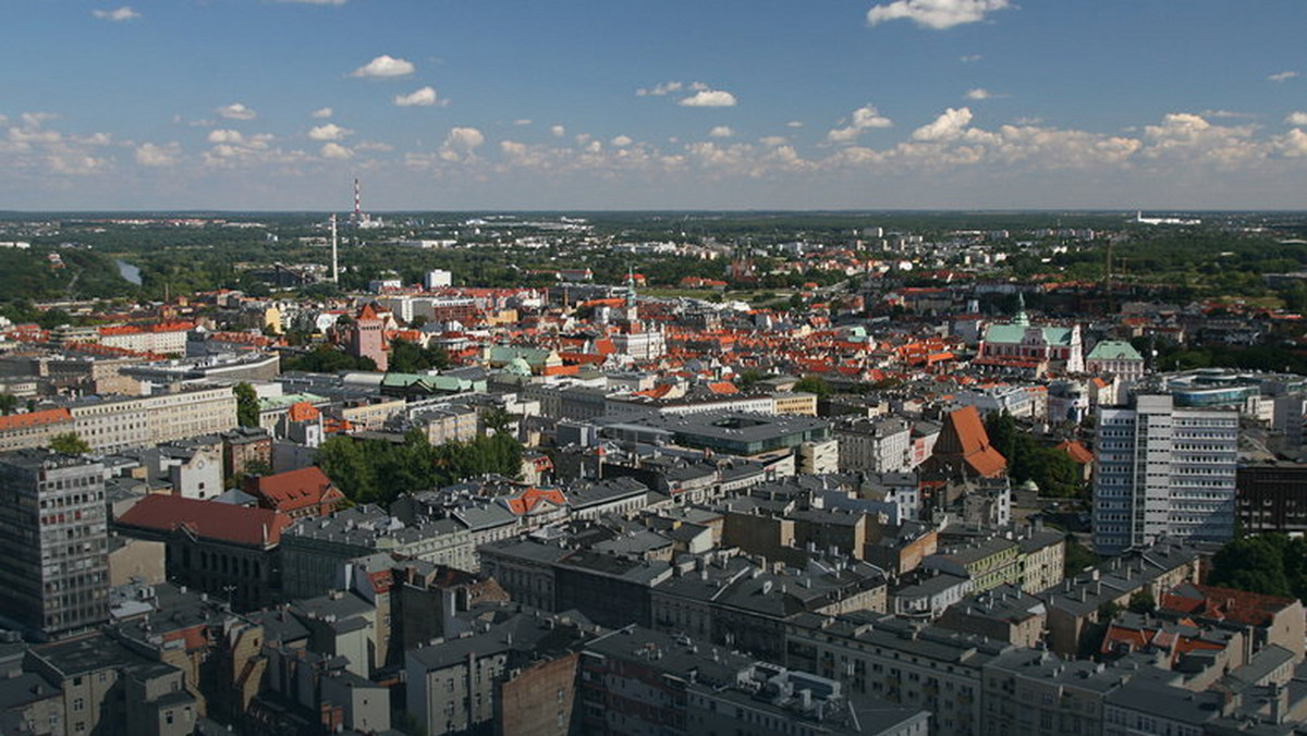 Dzisiaj w stolicy Wielkopolski obchodzona jest 72. rocznica zakończenia okupacji niemieckiej i walk o Poznań. Z tej okazji zaplanowano kilka uroczystości, w tym złożenie kwiatów pod pomnikiem Żołnierzy Radziecki. Według Komitetu Wielkopolskiej prawicy "celebrowanie tej daty nie przystoi żadnemu wielkopolskiemu patriocie" ponieważ upamiętnia jedynie "zmianę okupanta".