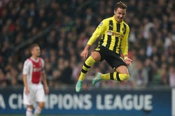 Piłkarz Borussii Dortmund przyłapany. Sikał na boisku. WIDEO