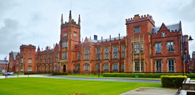 6. Belfast – stolica Irlandii Północnej. Do jej zabytków należy zaliczyć: zamek, Ratusz Miejski, siedzibę uniwersytetu, Stormont – czyli dawną siedzibę władz Irlandii Północnej oraz liczne budynki wybudowane w stylu epoki wiktoriańskiej i edwardiańskiej.