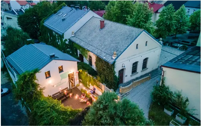 Muzeum Żydowskie w Oświęcimiu. Po lewej Cafe Bergson. Fot. Piotr Strycharski 