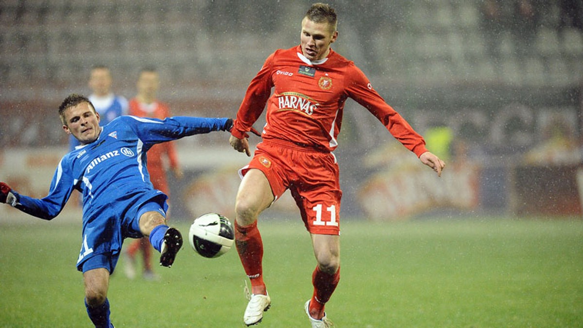 W ostatnim sobotnim spotkaniu 15. kolejki piłkarskiej Ekstraklasy Widzew Łódź pokonał na własnym stadionie Górnika Zabrze 4:0 (1:0).