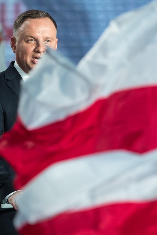Andrzej Duda podczas wieczoru wyborczego w Łowiczu, 28 czerwca 2020 r.