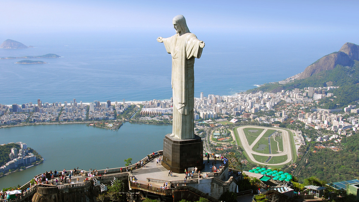 Rio to nie tylko Copacabana, drinki z palemką i karnawał. Zamiast leżeć na plaży, warto wybrać się na pieszą wędrówkę po wzgórzach leżących w samym środku tego niezwykłego miasta.