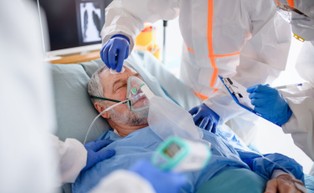 Wyzdrowiałeś z COVID-19? Czas na ciuciubabkę z systemem. Traci rynek pracy