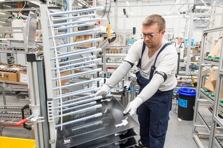 Problemy FagorMastercook rozpoczęły się wraz ze wstrzymaniem produkcji na początku października 2013 r. Było to związane z kłopotami finansowymi, które przeżywała wówczas hiszpańska spółka-matka - Fagor Electrodomesticos. <br><br> pdo/ pad/<br>fot. (mk/nlat) PAP/Maciej Kulczyński