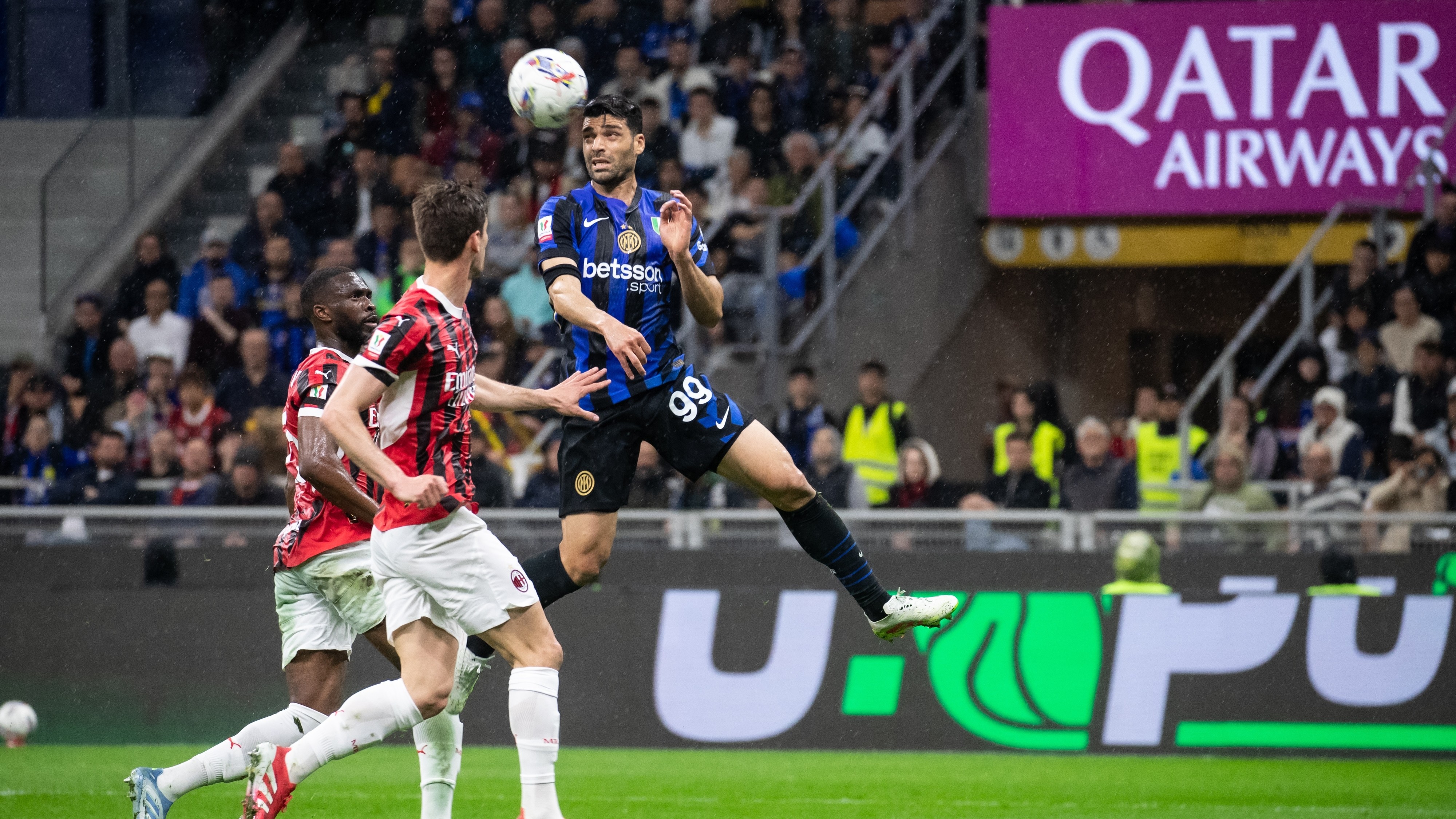Cine transmite AC Milan - Inter Milano la TV. La ce oră începe Derby della Madonnina