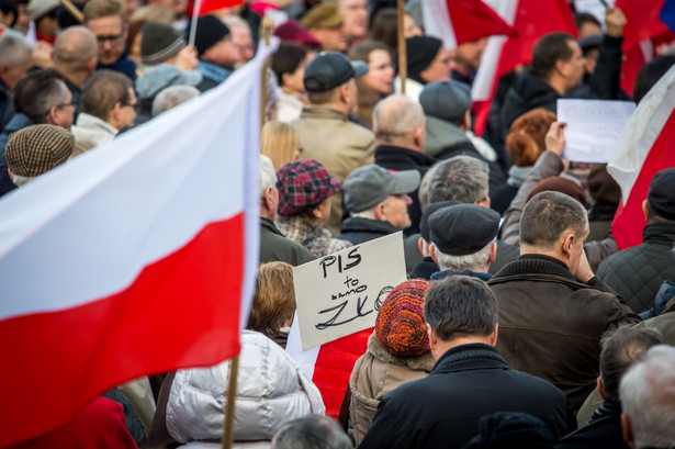 Niemieckie media: Winę za mroczną sytuację w Warszawie ponosi PO