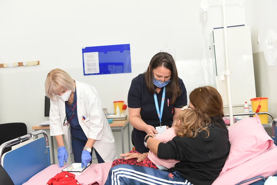 U prizemlju bolnice postoji deo za respiratornu dijagnostiku - rendgen, spirometar, alergološko testiranje... 