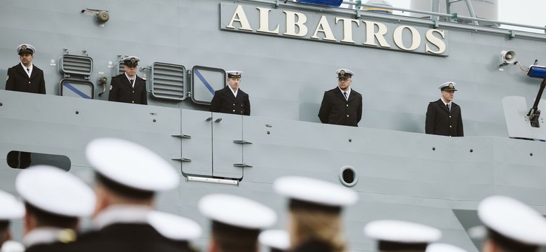 Na ORP Albatros podniesiono banderę. Uroczystość odbyła się w Gdyni w 104. rocznicę utworzenia Marynarki Wojennej