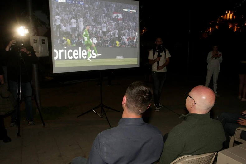 Miloš Vučević sa studentima u Pionirskom parku