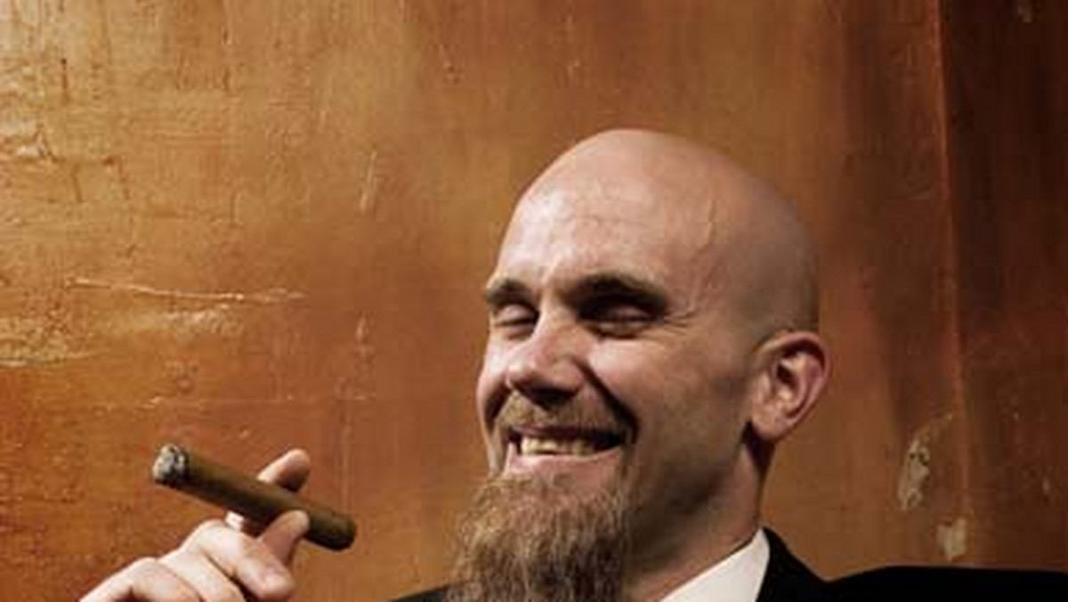 Nick Oliveri pojednał się z Joshem Homme'em także na gruncie zawodowym. Basista pojawi się na nowej płycie Queens of the Stone Age.