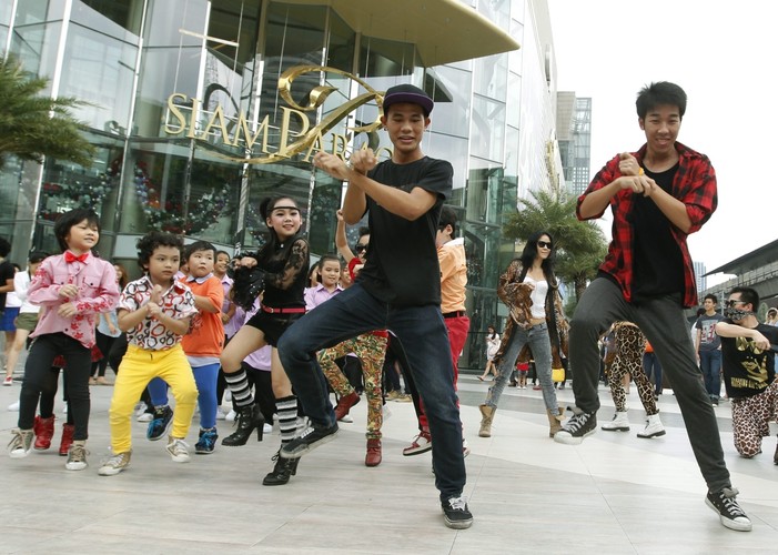 Fani tańczą 'Gangnam Style' w Tajlandii