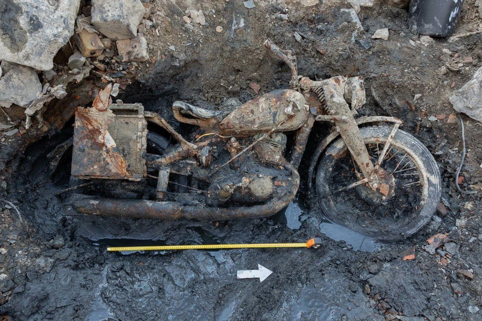 Motocikl nemačke vojske pronađen je u Dunavu u Budimpešti | Foto: Reuters