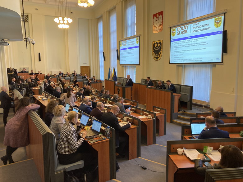 Głosowanie ws. odwołania szefa sejmiku skończyło się porażką opozycji