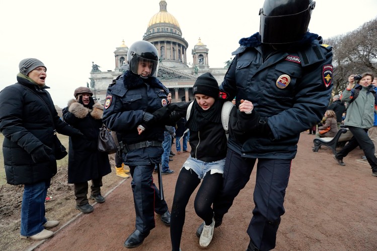 Demonstracja przeciwników interwencji militarnej na Ukrainie