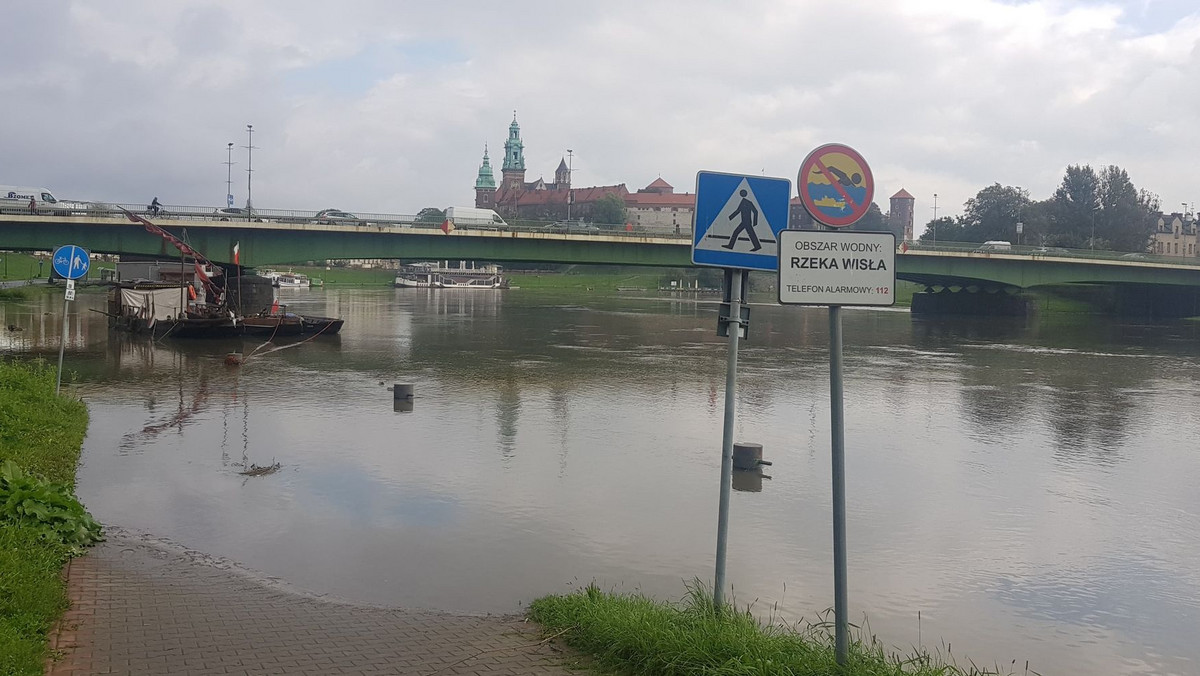 Stan rzek w Małopolsce. Kraków: Wisła zalała bulwary