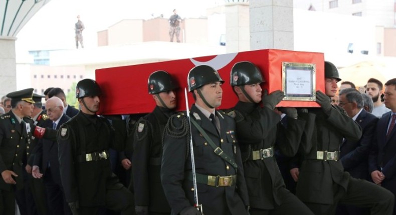 Turkish soldiers carry the coffin of Colonel Oguzhan Küçükdemirkol who was among 13 killed in the helicopter crash