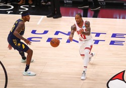 Liga NBA. DeMar DeRozan trafił równo z końcową syreną