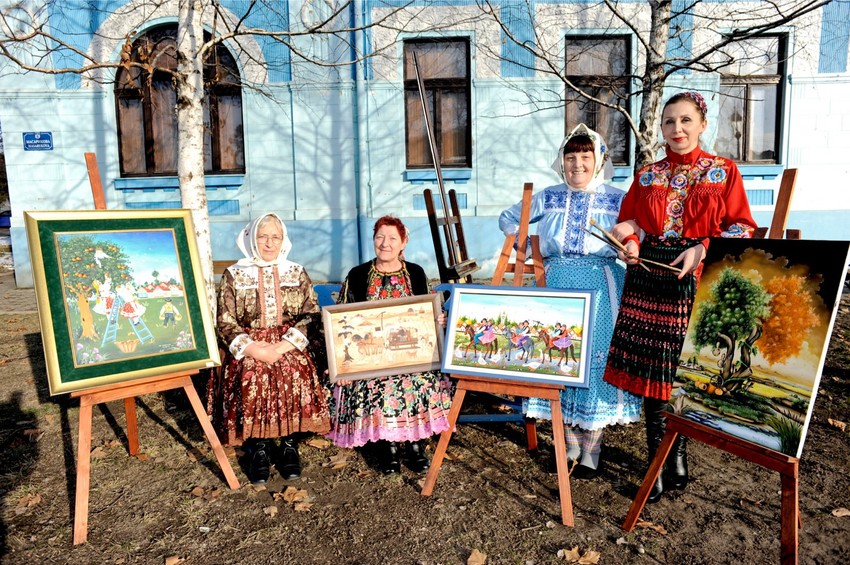 Ilustracija: Naivne slikarke iz Kovačice - Ana Lenhart, Zuzana Vereski, Marija Hlavati, Eva Husarikova