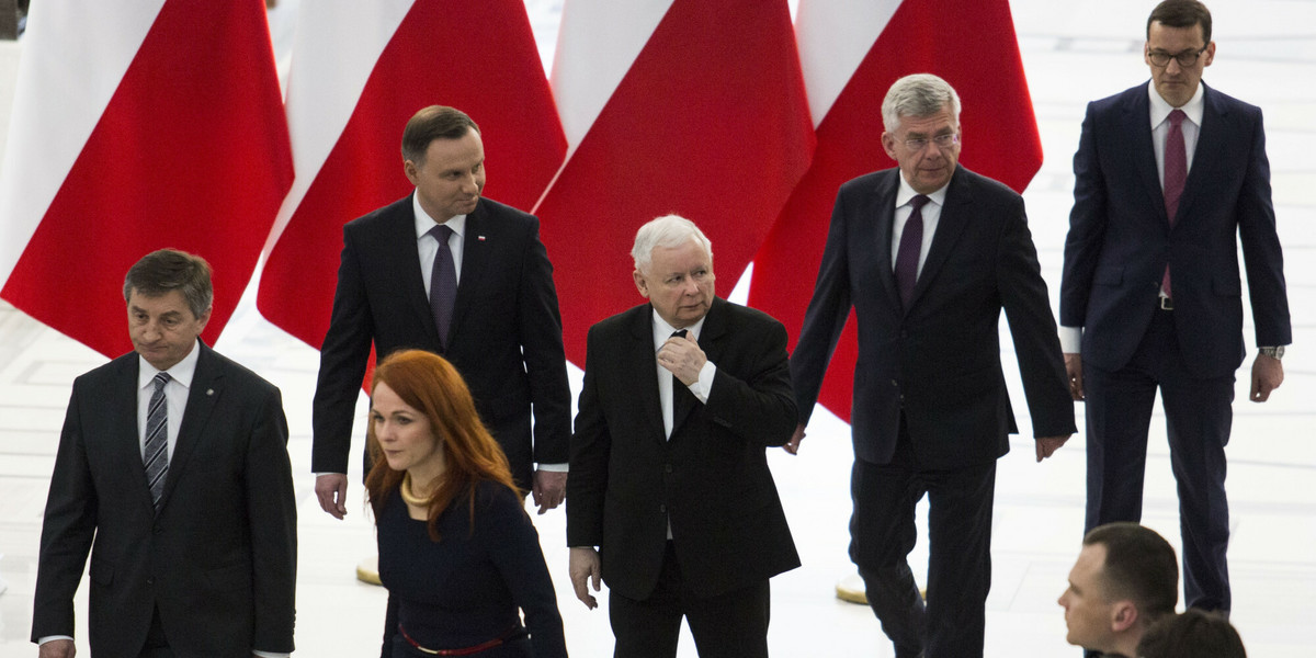 Premier, prezydent czy szeregowi posłowie być może stracą na Polskim Ładzie, ale odpowiednio wcześniej się na te straty przygotowali, przyznając sobie w połowie 2021 r. sowite podwyżki.