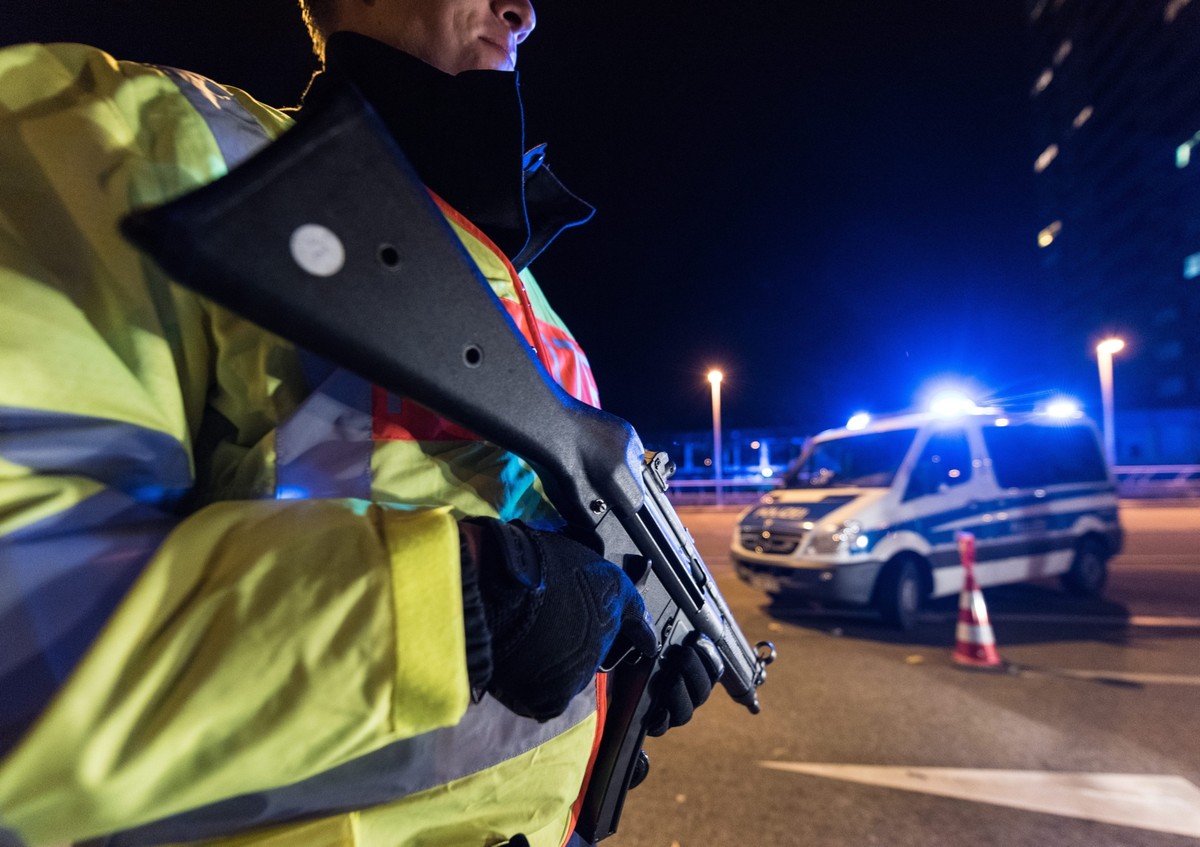 Paryż patrole policji