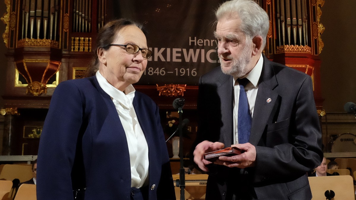 Andrzej Gwiazda i Joanna Duda-Gwiazda odebrali wczoraj w Poznaniu Medal Przemysła II. Wyróżnienie to przyznawane jest przez Akademicki Klub Obywatelski im. Prezydenta Lecha Kaczyńskiego w Poznaniu (AKO).