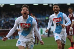 Liga włoska: Osiem goli w meczu Napoli - Torino. Cztery z nich strzelił Dries Mertens