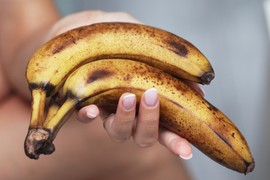 Banane mogu da ostanu SVEŽE DUŽE OD NEDELJU DANA ako ih stavite na OVO MESTO - i nikako ih ne mešajte sa ostalim voćem!