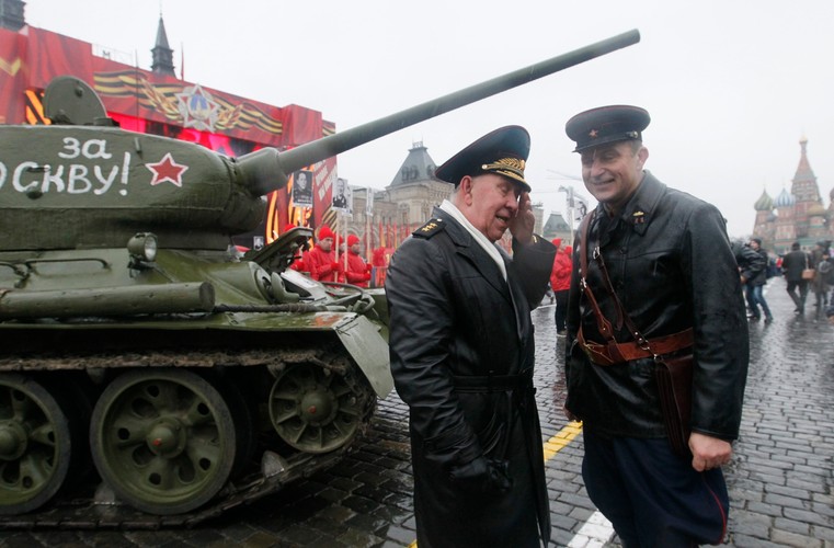 Historyczna parada w Moskwie. Rosjanie świętują 73. rocznicę bitwy o Moskwę