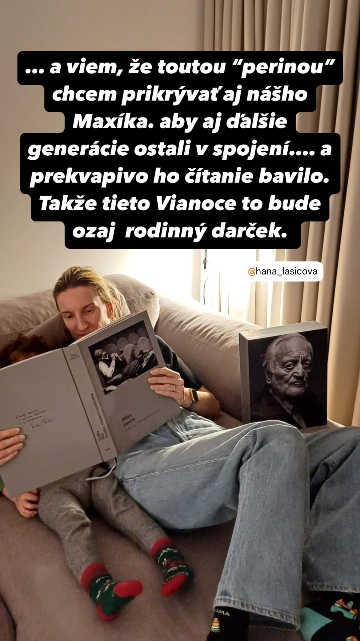 Adela Vinczeová ukázala knihu o Lasicovi, čítala si ju so synčekom.