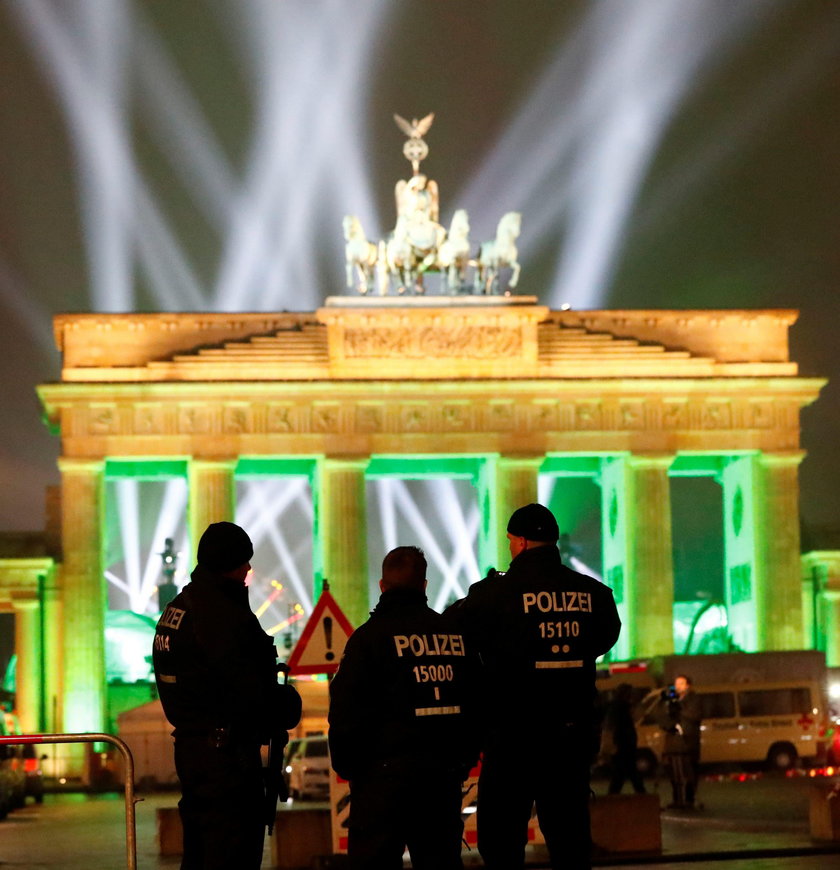 Berlin. Kobieta wjechała autem w tłum ludzi na moście