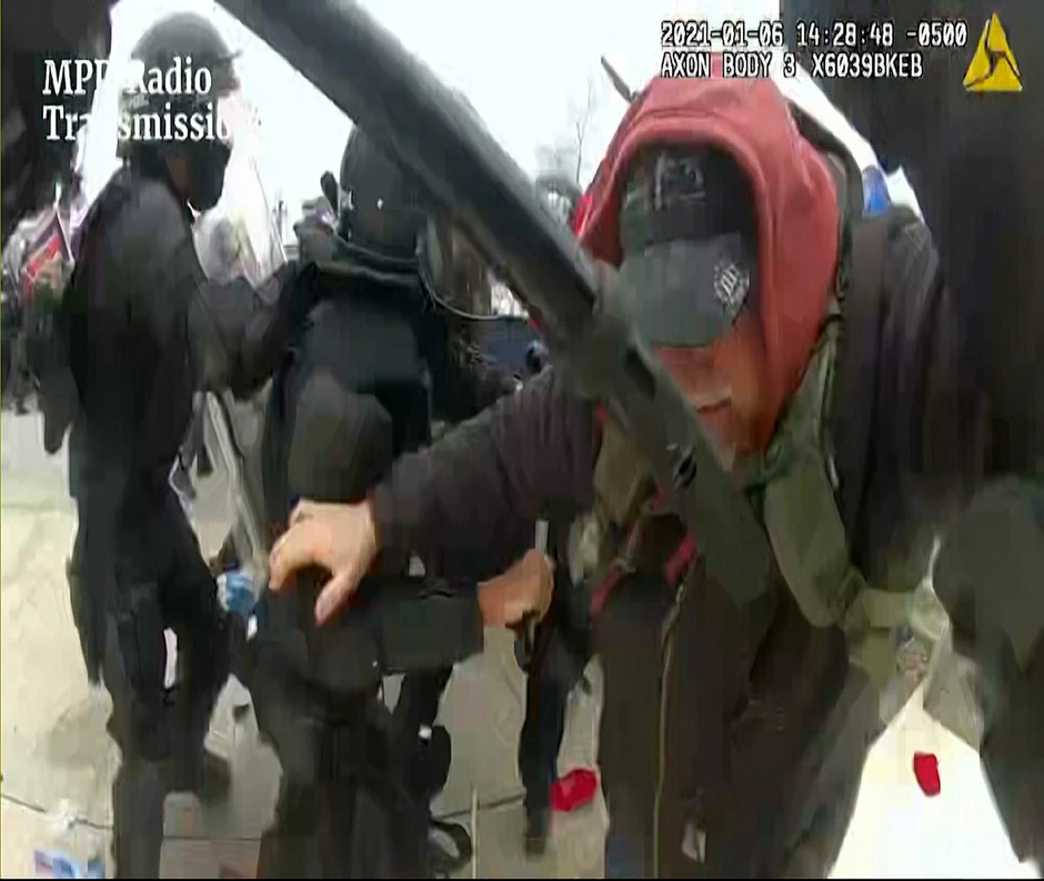 Scena sa video snimka upada u Kapitol hil prikazana na saslušanju