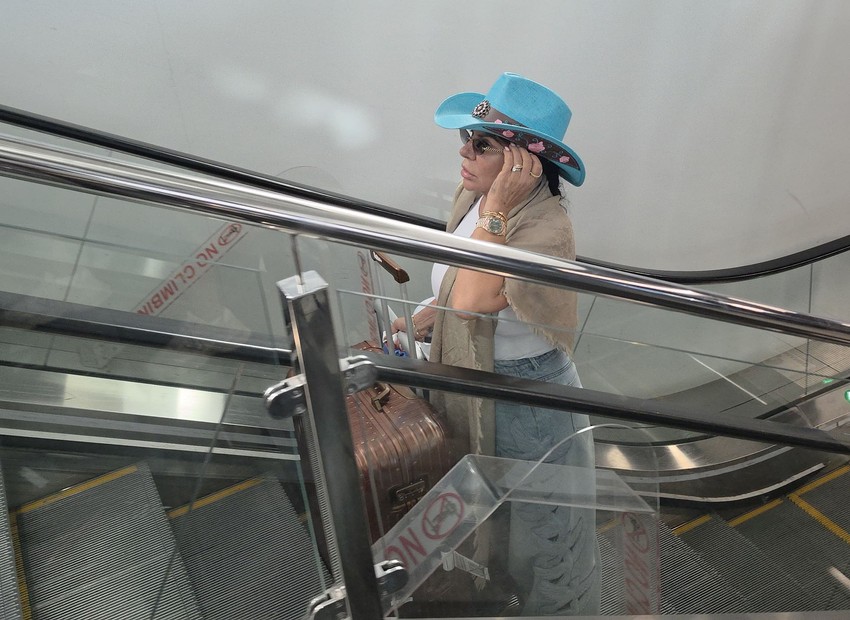 Đanijeva Slađa sa ćerkom na aerodromu