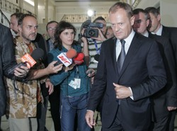 Tusk porównał wybór Buzka do skoku Małysza