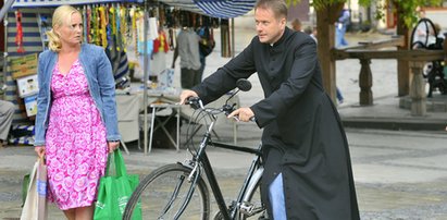 Skandal w „Ojcu Mateuszu”? Aktor odrzuca rolę, twórcy gęsto się tłumaczą. Jest oświadczenie TVP