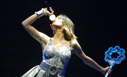 "Violetta" w Łodzi: Piski i fioletowe show w Atlas Arenie [ZDJĘCIA]