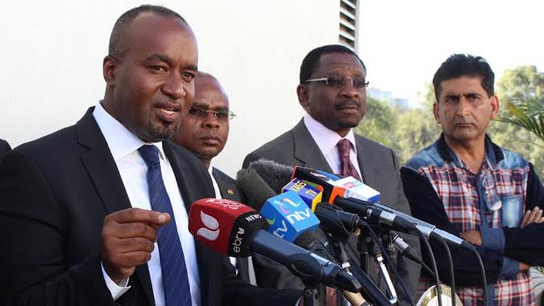 File image of Hassan Joho addressing the press flanked by Amason Kingi, Jaes Orengo and Irshad Sumra. The DCI has clarified that the letter circulating on Social media linking him to drug trafficking is fake