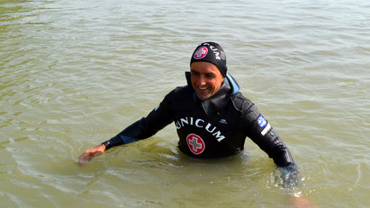 Elképesztő teljesítmény: egy hétig úszott a Dunában a magyar ultrasportoló