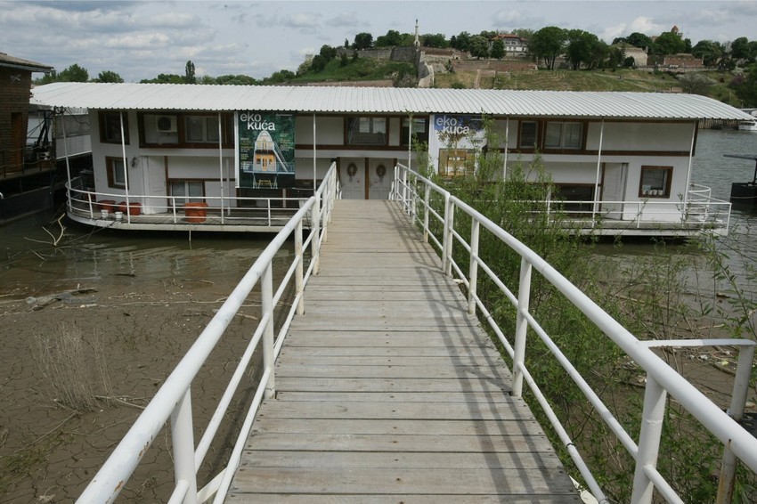 Splav Vesne da Vinča