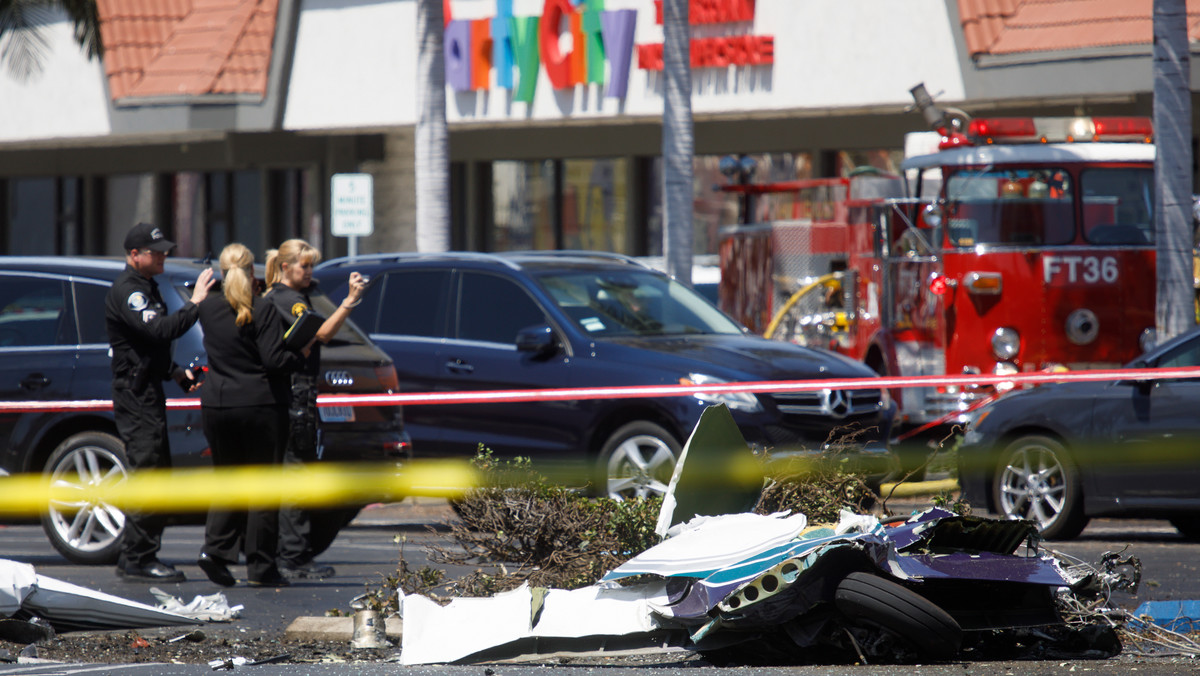 Pięć osób zginęło w niedzielę w wypadku niewielkiego samolotu na południu Kalifornii. Jak poinformowała policja, maszyna spadła na parking w mieście Santa Ana. Ofiary to pilot i pasażerowie samolotu. Na ziemi nikt nie ucierpiał.