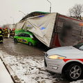 Potężne burze śnieżne w Warszawie. Nawałnica przewróciła ciężarówki