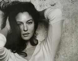 Monica Bellucci zbyt leniwa na siłownię i... wciąż zachwycająca!