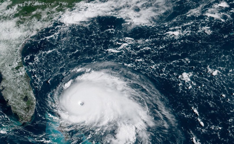Huragan Dorian nad Oceanem Atlantyckim