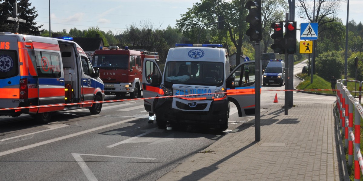 Wypadek karetki w Pile. Zmarł pacjent