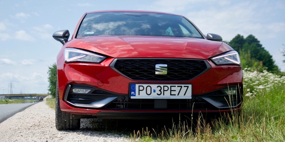 Nowy Seat Leon ujrzał światło dzienne pod koniec stycznia br. Podczas pierwszej jazdy testowej redakcja Business Insider Polska mogła przekonać się, jakie robi wrażenie. 