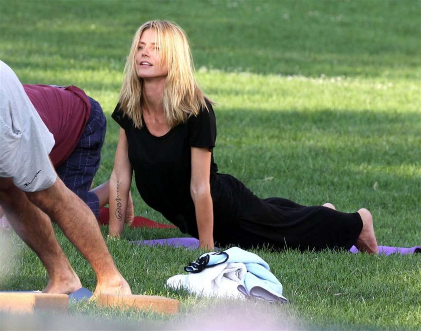 Heidi Klum ćwiczy jogę