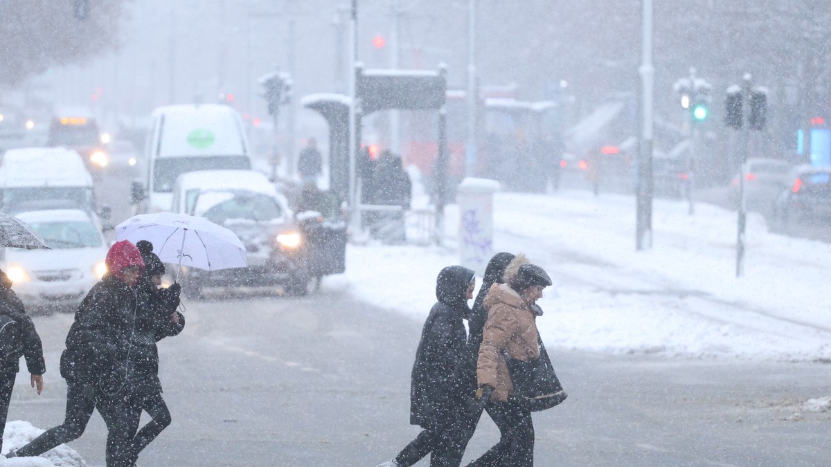 Ko‘zimni bog‘lab, navbatma-navbat sikishdi