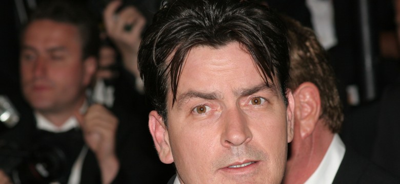 Charlie Sheen nosicielem wirusa HIV: To trzy litery trudne do zaakceptowania. WIDEO