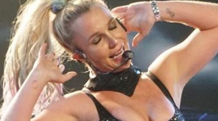 Ex-vőlegénye legjobb barátját vitte ágyba Britney Spears!